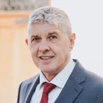 Robert Riedl - @robertriedl_mdl - Instagram