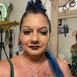 Roberta Holt - @logsdontazz - Instagram