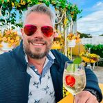 Robin Edgar - @champagne.and.caviar - Instagram