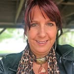 Robin Booker - @tinkerbeaddesigns - Instagram