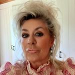 Robyn Carr - @robyn.carr.54 - Instagram