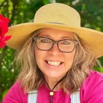 Robin Gardner | Backyard Cottage Garden Ideas🌿 - @frizzlesfluffnflowers - Instagram