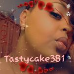 Robyn Matthews - @tastycake381 - Instagram