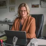 Helen Morgan - @rob.ynpetty - Instagram