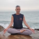 Robyn Sinclair - @on_becoming_a_yogi - Instagram