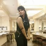 Robyn Small - @momie_small - Instagram