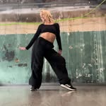 @robynsnow.classreview - Instagram