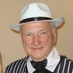 Roger Newcombe - @rogerblue7eyes - Instagram