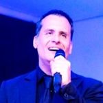 Roger Camacho - @roger_romances - Instagram
