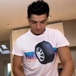 @_ronaldo_cutting_bread - Instagram