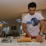 @ronaldo.cutting_bread - Instagram