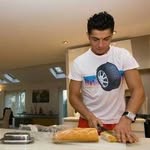 @ronaldo_cutting_a_bread000 - Instagram