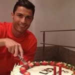 @ronaldo_cutting_a_cake_ - Instagram
