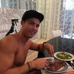 Ronaldo_cutting_a_steak - @ronaldo_cutting_a_steak - Instagram