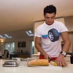 @ronaldo_cutting_bread7 - Instagram