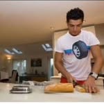 @ronaldo_cutting_bread_7 - Instagram