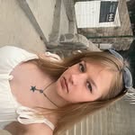 Rose Bloomfield - @x.rose2009 - Instagram