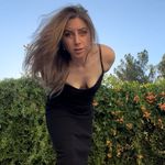 Rose Hébert - @wholelottawoman13 - Instagram