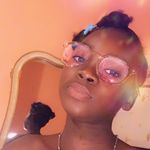 Rose daphcar jeune - @erlandesouveraint - Instagram