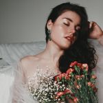 Hannah Silverman - @hannahrosesilverman - Instagram