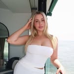 Rosie Henry - @rosiehenry77 - Instagram