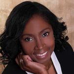 Rowena Robinson - @worldsofdreamstravel - Instagram
