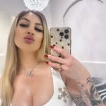 Roxana Chavez - @the_queenroxy5 - Instagram