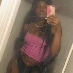 Roxanne Glover - @foxyroxxymag - Instagram