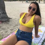 @_sallyabreut - Instagram