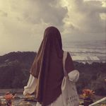 Sally Albana Albana - @sallyalbanaalbana - Instagram