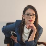 Sally Suarez - @thehelpfulhustler - Instagram