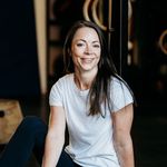 Sally Wade - Online Coach & Osteopath - @thepelvicfloorcoach - Instagram