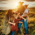 Sam Leavitt Photography - @samleavitt.familyadventure - Instagram