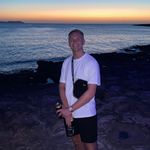 Sam Mackenzie - @sammackenzie10 - Instagram