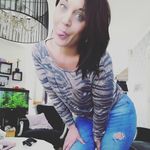 Samantha Hoffmann - @19samantha87 - Instagram