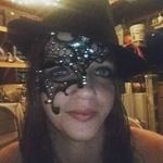 Samantha Sennett - @reddove1976 - Instagram