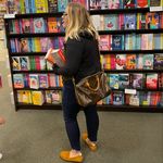 Samantha Snelling - @samsbookedup - Instagram