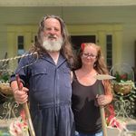 Samuel Beard - @drunkguywithaguitar - Instagram