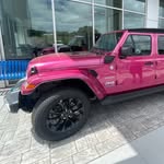 Sandra Collazo - @megarajeep4xe - Instagram