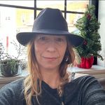 Sandra Lemieux - @the_perfumed_yogini - Instagram