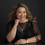 Sandra Manzo - @manzobeautybar - Instagram