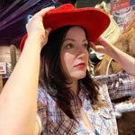Sandra Poteet - @santastic919 - Instagram