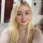 @sandratracy241 - Instagram