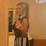 Sandy Adkins - @sandykrobe - Instagram