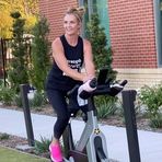 Sandy Bloom - Facebook