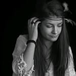 ⊙ - @sarabartosova - Instagram