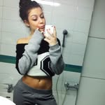 @sarafrezzareal - Instagram