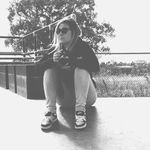 sari - @_sarahelle - Instagram