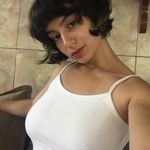 Sara Larezos - @saralarezos - Instagram