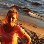 Sara-Julie Larouche - @sarajulielarouche - Instagram